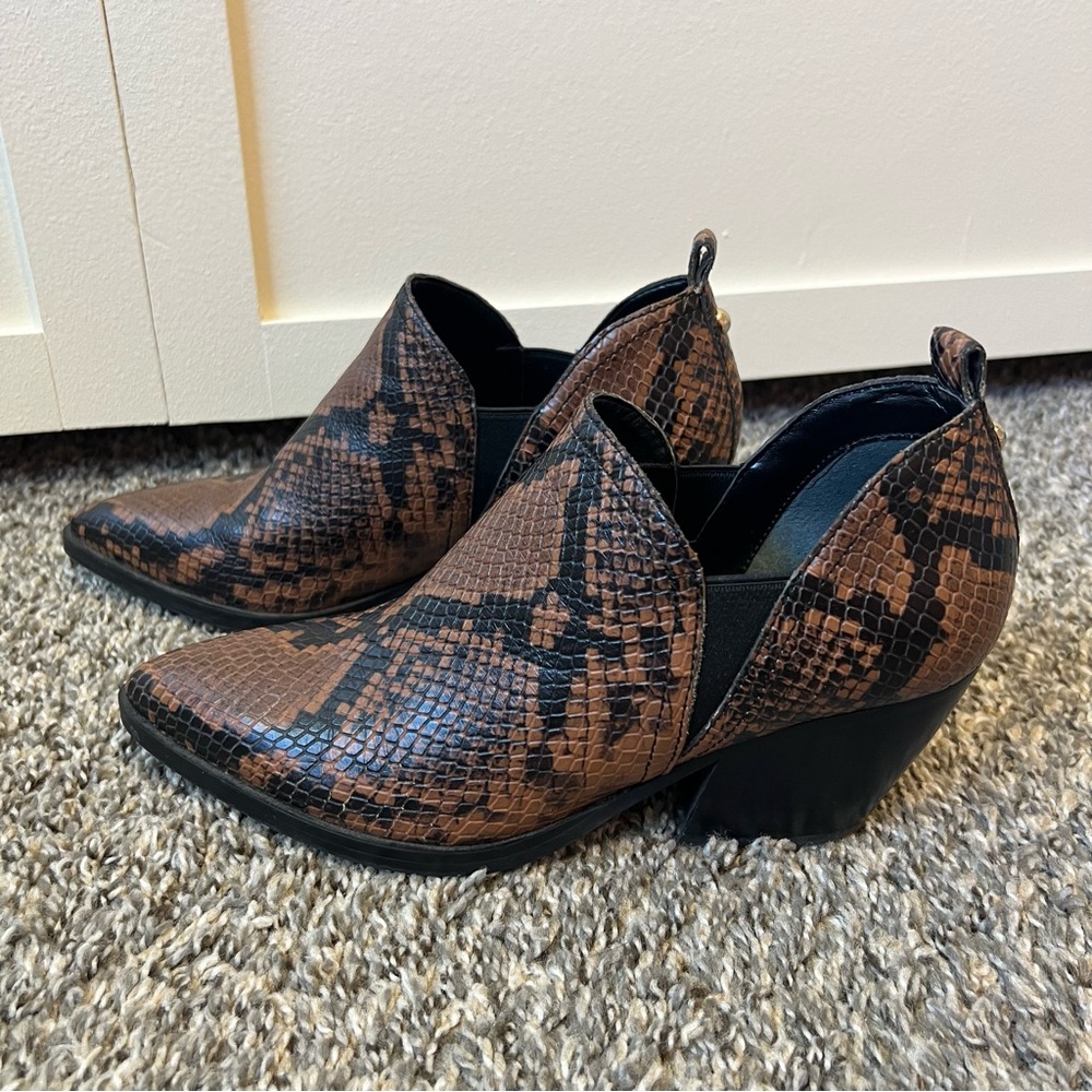 Marc Fisher Women’s Dalaran Snakeskin Leather Booties Boots Size 7